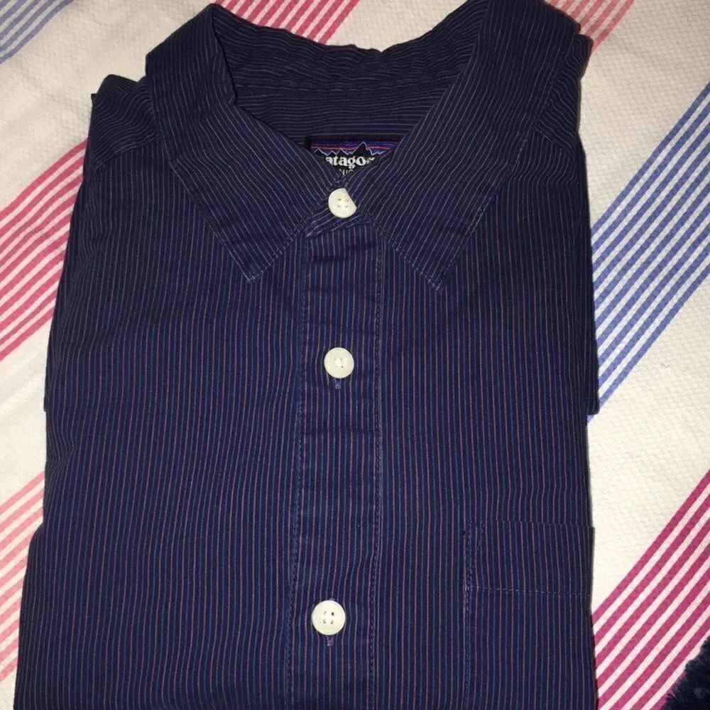 Organic cotton Blue pinstripe Patagonia pocket SS button down shirt M